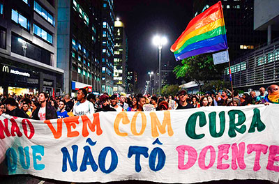 Como se faziam as “curas gays” no passado