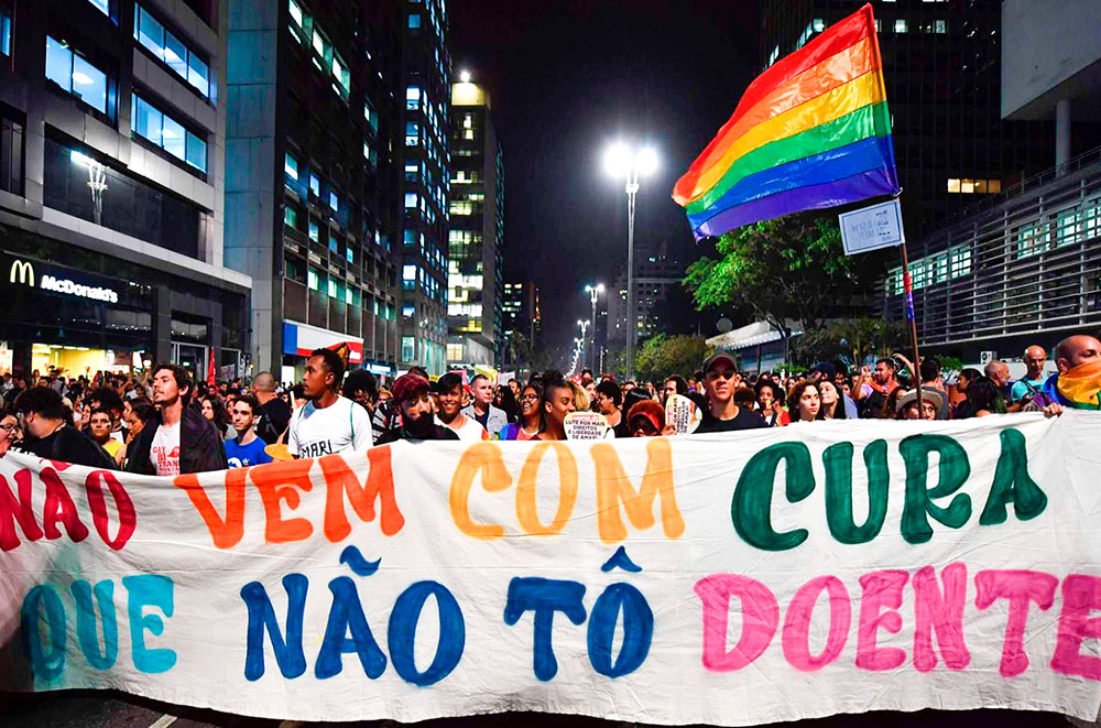 Como se faziam as “curas gays” no passado