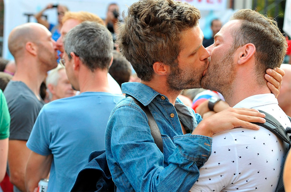 Liberdade, sexo gay e aceitação em SP