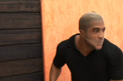 Ladrão invade casa e leva vara